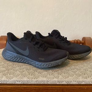 Nike Revolution 5 women’s black running shoes.